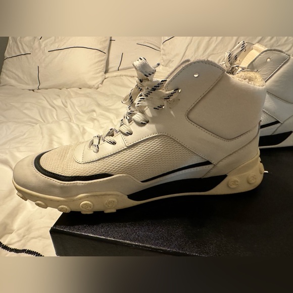 CHANEL SNEAKERS - Picture 3 of 5